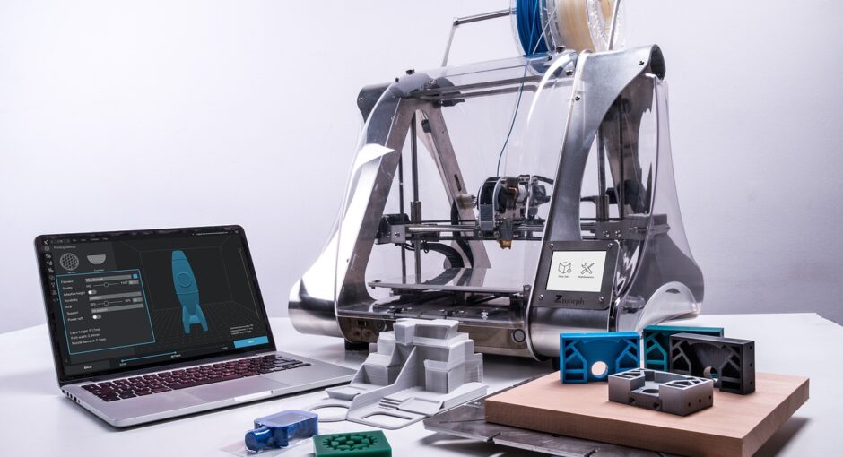 3d printer near the laptop