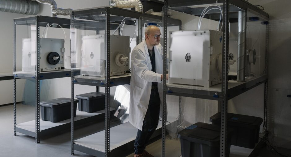 scientist working with 3d printers