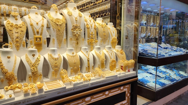 a-display-case-filled-with-lots-of-gold-jewelry